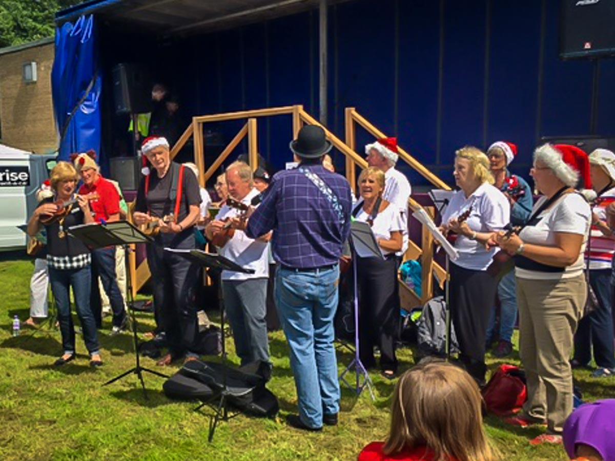 Ukulele Band celebrate Christmas in June! Rotary StockportLamplighter